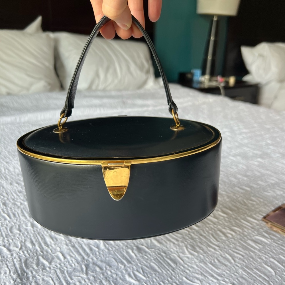 Bienen-Davis vintage leather makeup travel case or handbag